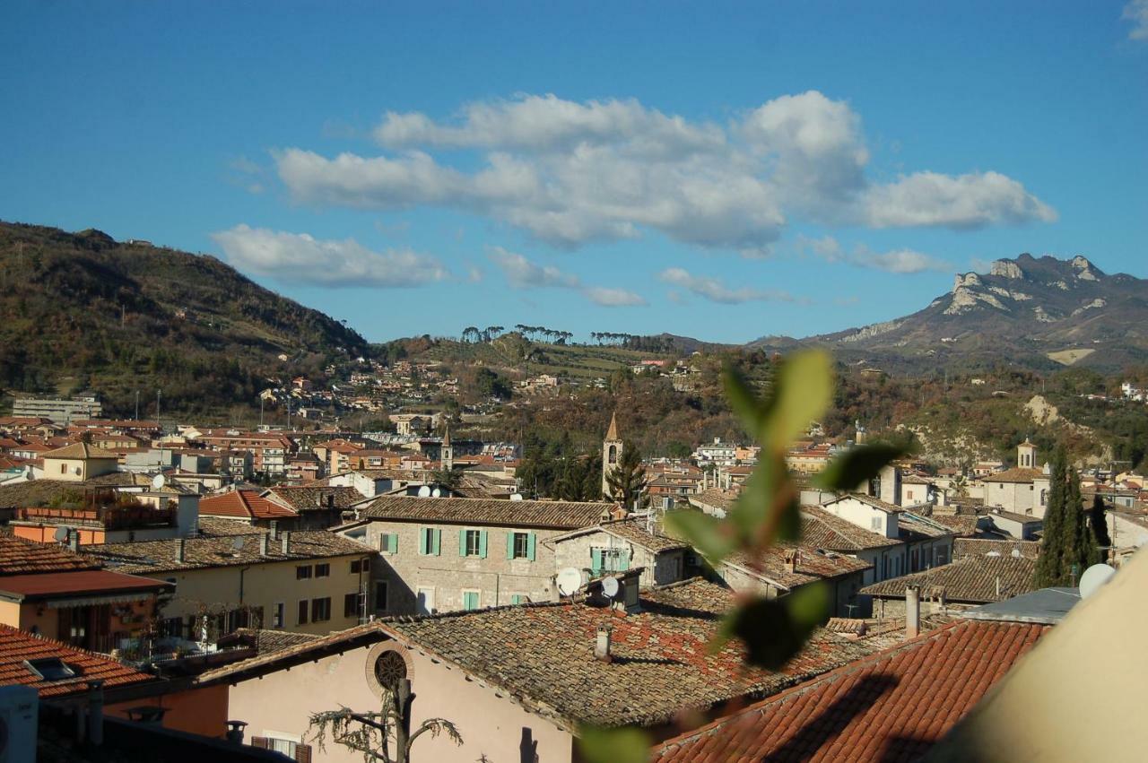 A Casa Di Lola Acomodação com café da manhã Ascoli Piceno Exterior foto