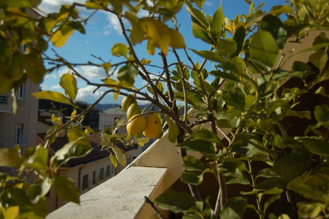A Casa Di Lola Acomodação com café da manhã Ascoli Piceno Exterior foto