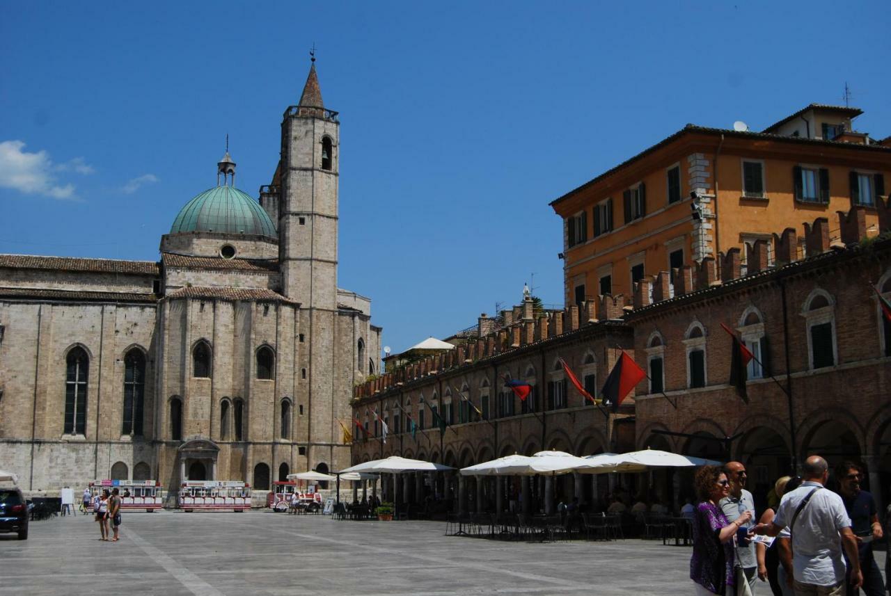 A Casa Di Lola Acomodação com café da manhã Ascoli Piceno Exterior foto